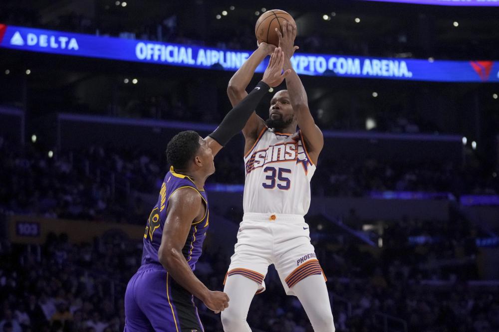 B费：我收藏了很多球衣，有C罗和梅西的；伊涅斯.