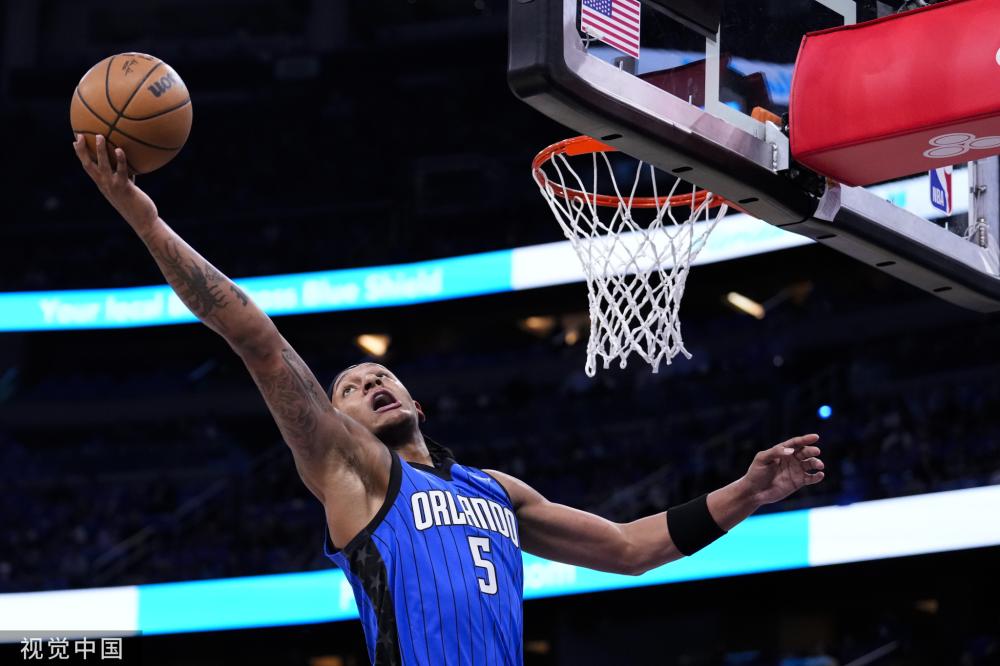 [CBA]贝兹利快攻中接球 随后上演大风车暴扣.